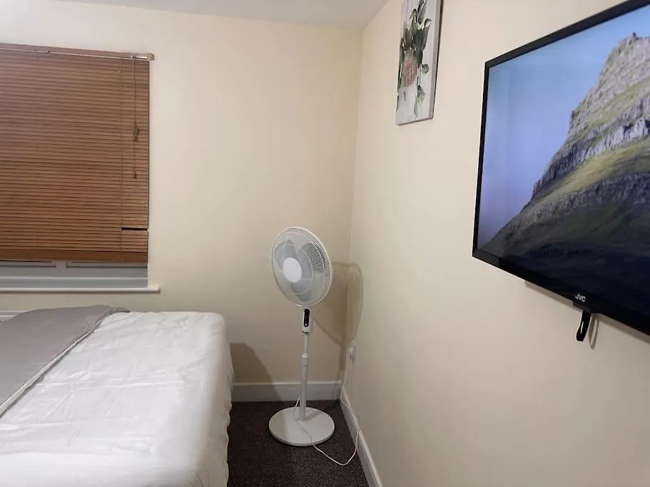Justalf Facilities-Spacious 2-Bed Apartment In Thamesmead, Greenwich London United Kingdom