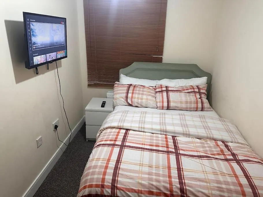 Justalf Facilities-Spacious 2-Bed Apartment In Thamesmead, Greenwich London 0*,  United Kingdom